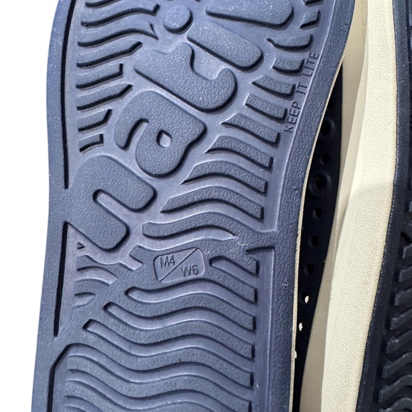 NATIVE JEFFERSON navy blue water shoes - size Men 4/Women 6 - Picture 3 of 3